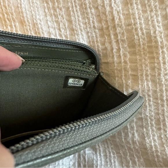 Chanel Caviar Small Boy Wallet - Picture 9 of 14